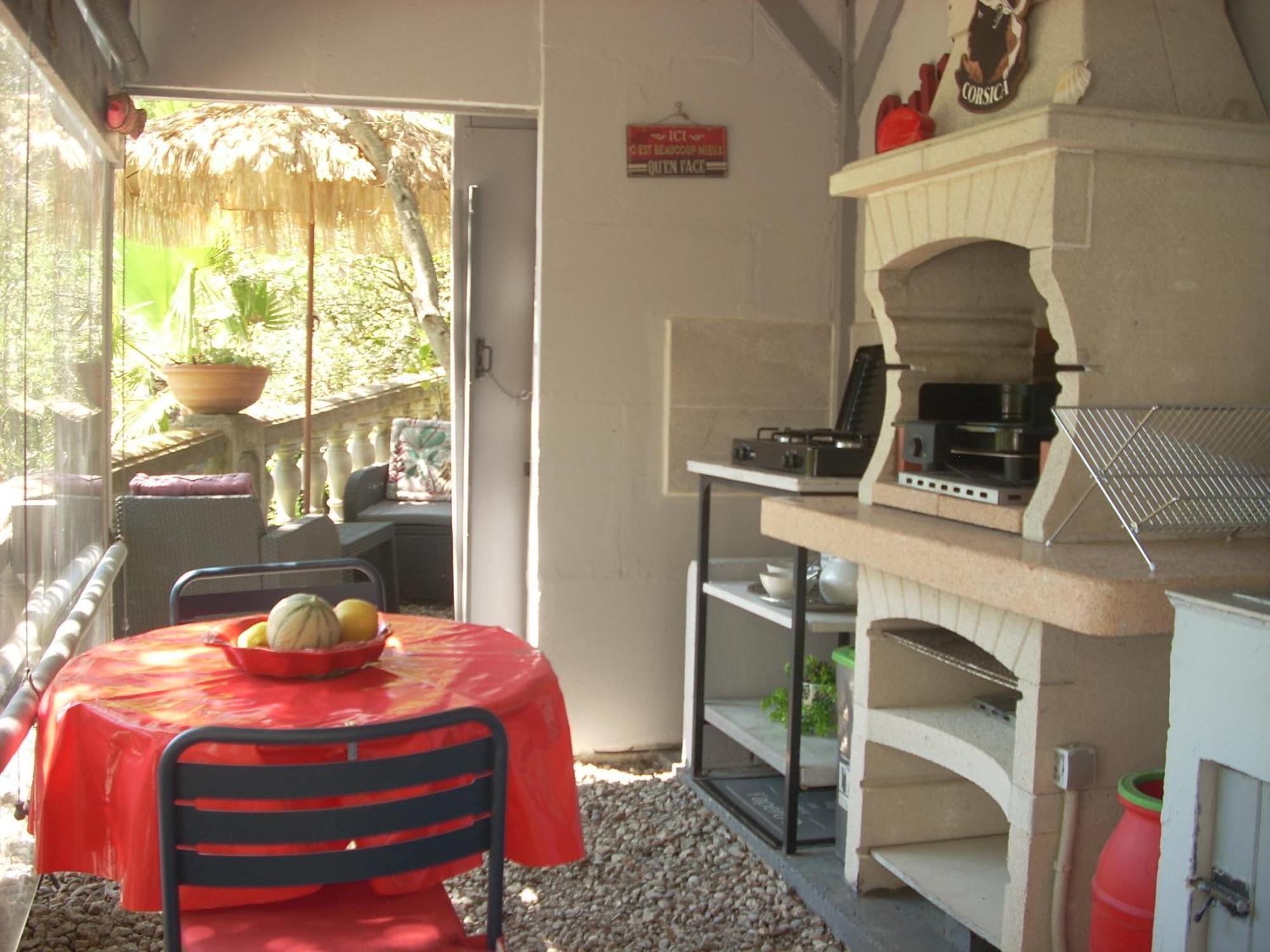 Habitación en casa particular Independante Climatisee, Cuisine D'ete, Piscine *